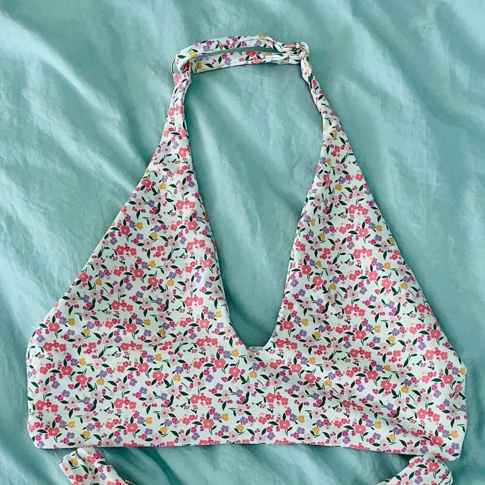 Skatie lacy top size large